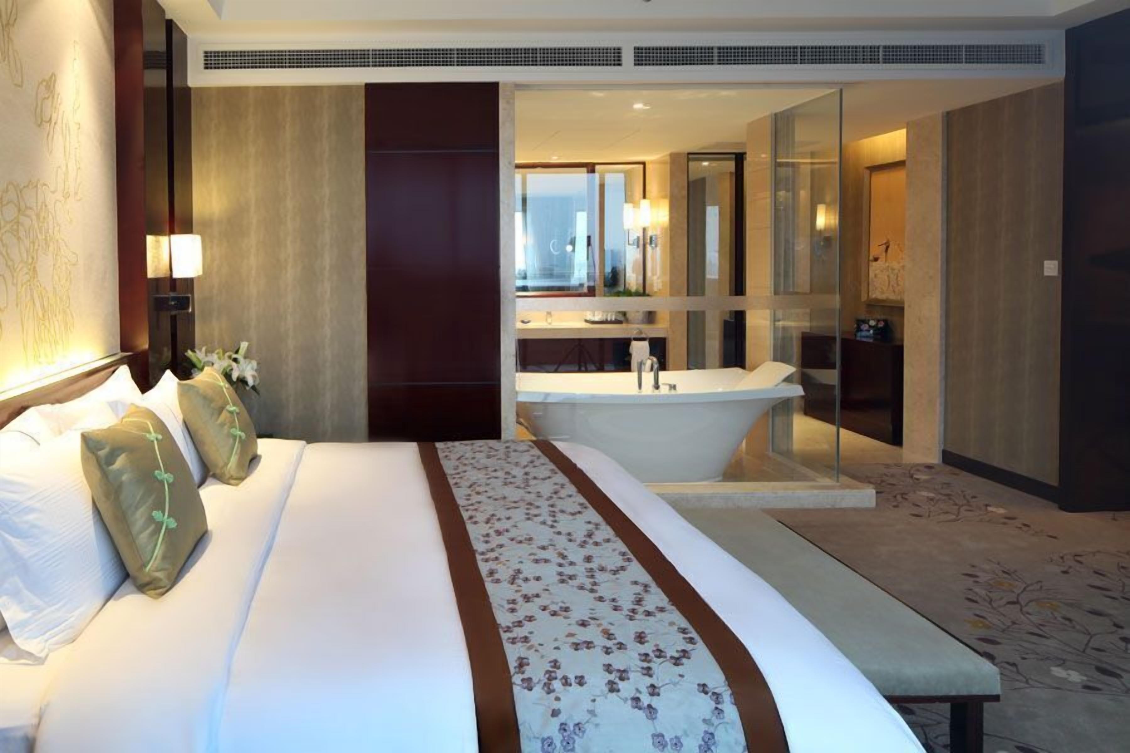 1 bedroom, minibar, in-room safe, desk