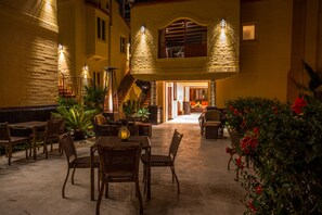 Property grounds - Pantai Inn (La Jolla)