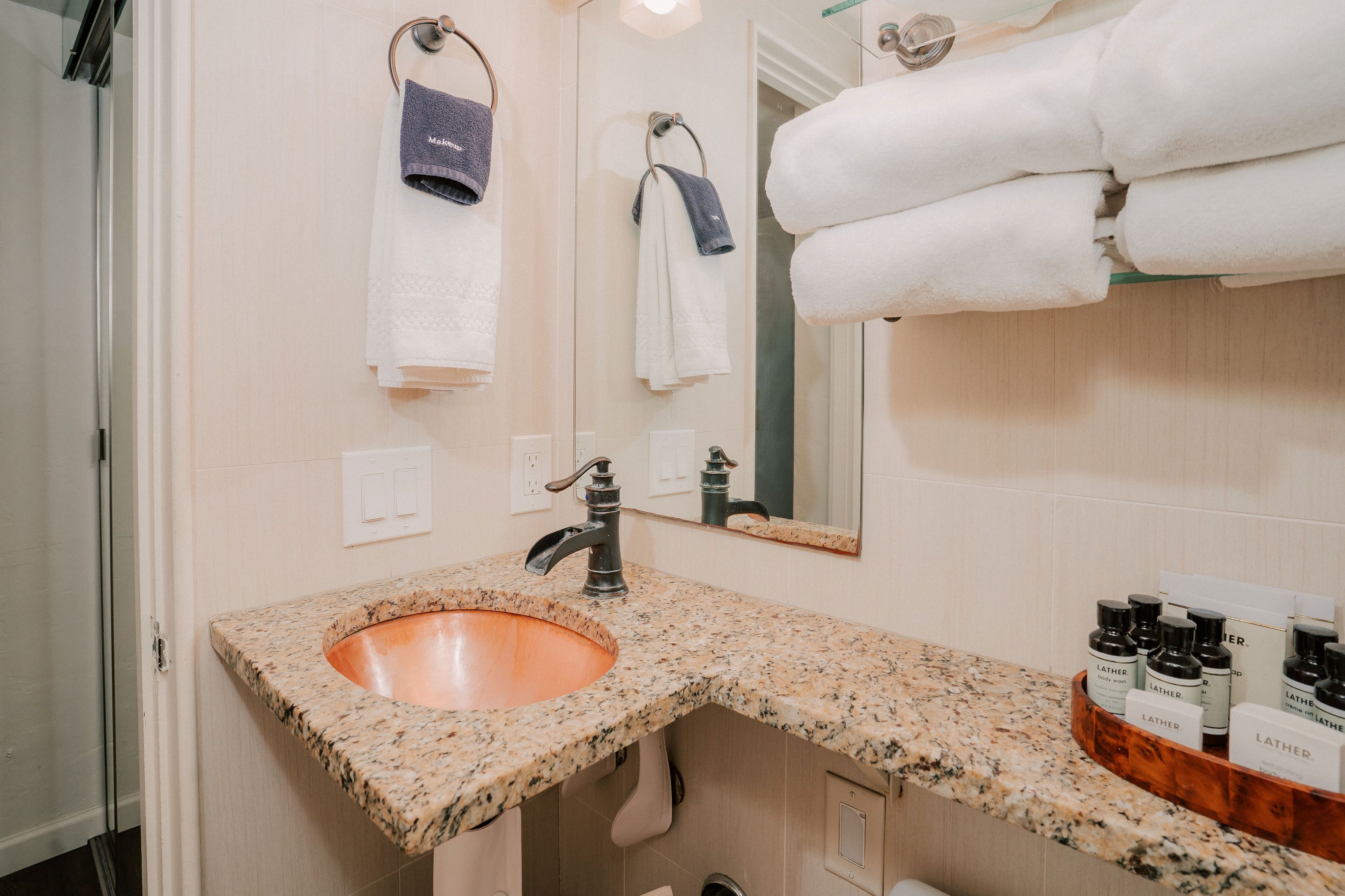 deluxe room, 1 king bed, ocean view | bathroom | shower, free toiletries, hair dryer, bathrobes