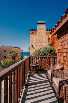 Deluxe Room, Multiple Beds, Partial Ocean View | Terrace/patio at Pantai Inn