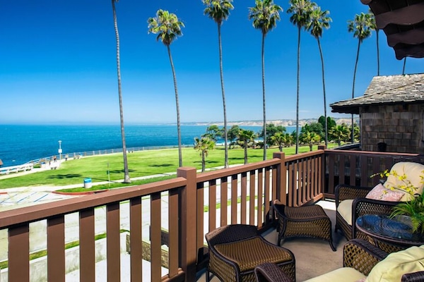 Deluxe-Zimmer, Mehrere Betten, Meerblick | Terrasse/Patio