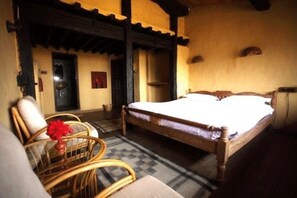 Bañera con ducha, artículos de tocador gratuitos, toallas