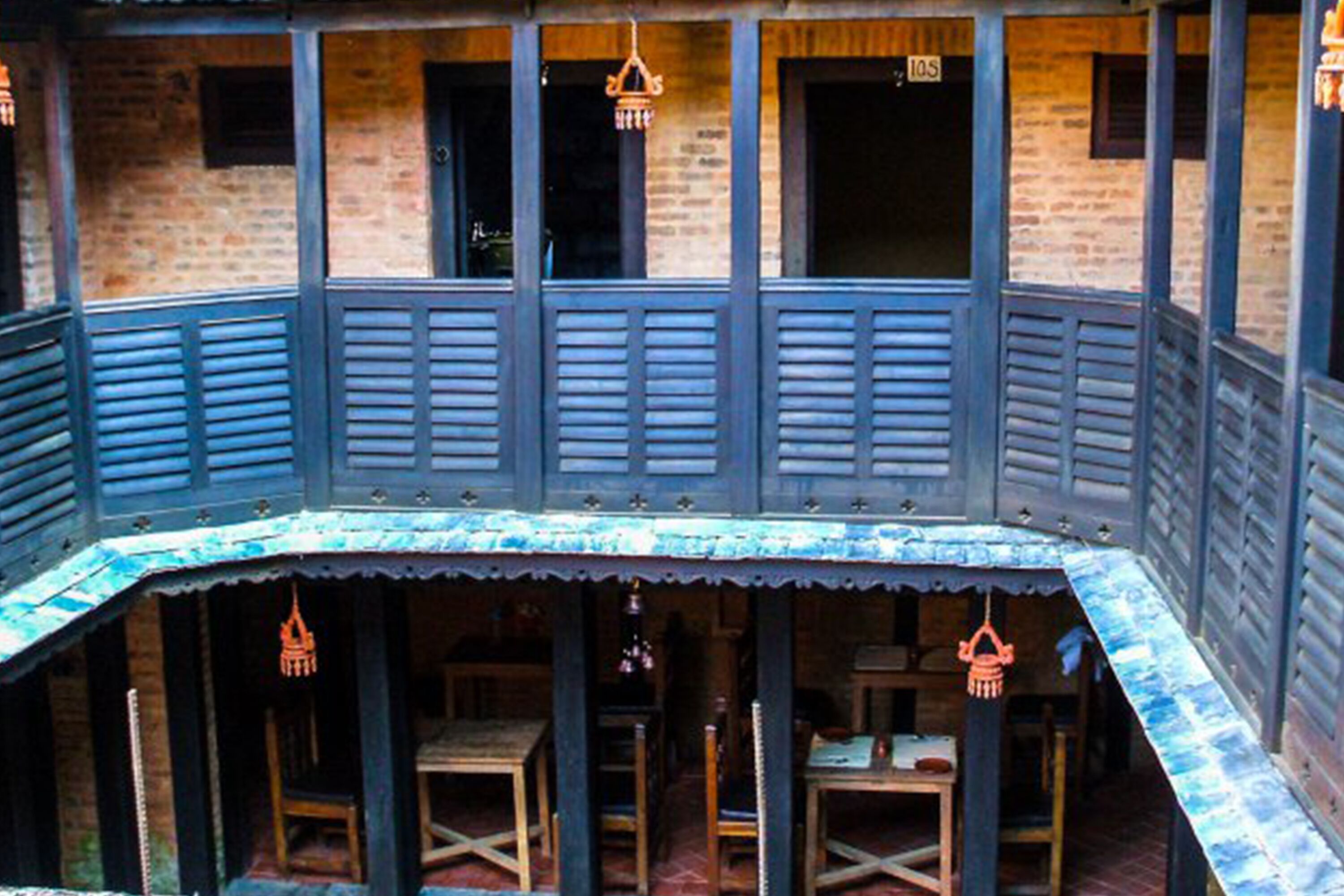 المنشأة من الداخل