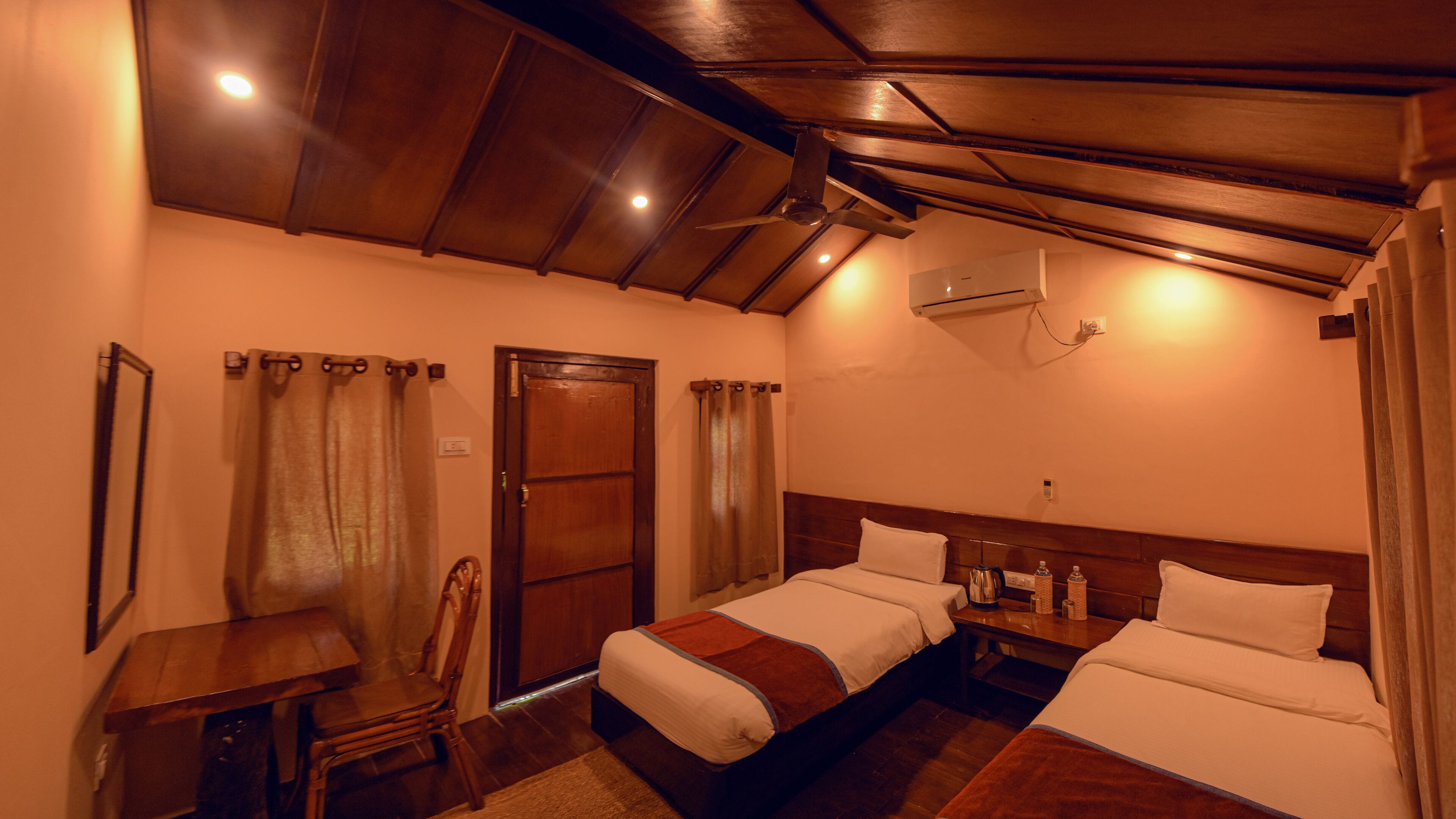 豪華雙床房 | 布置獨特、書桌、免費無線上網