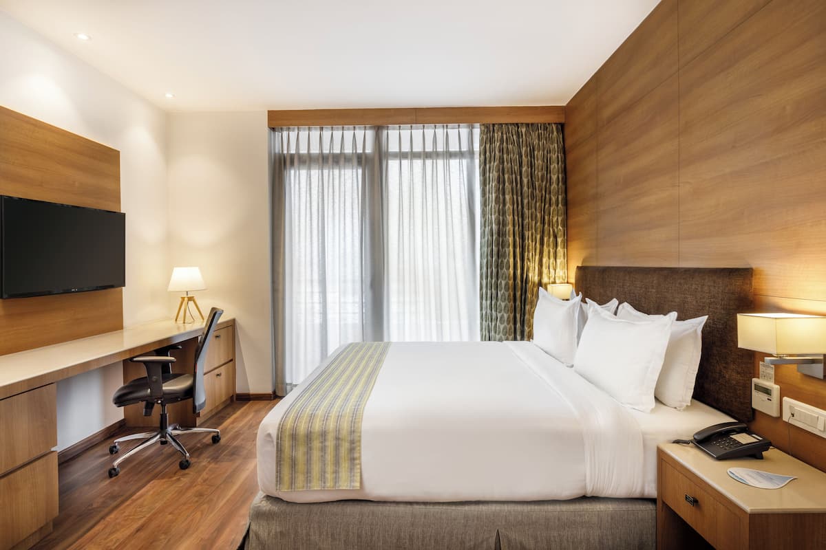 1 bedroom, premium bedding, minibar, in-room safe