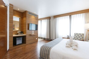 Suite exécutive, 2 chambres, vue sur la ville | Vue de la chambre