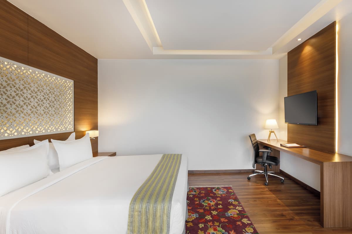 1 bedroom, premium bedding, minibar, in-room safe