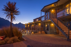 Front of property - evening/night - Alexis Motels & Apartments (Queenstown)