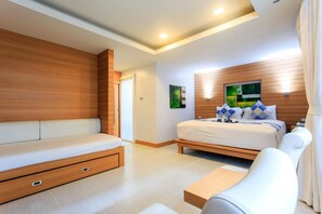 In-room safe, desk, rollaway beds, free WiFi - Chaweng Budget Hotel (Koh Samui)