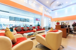 Lobby lounge