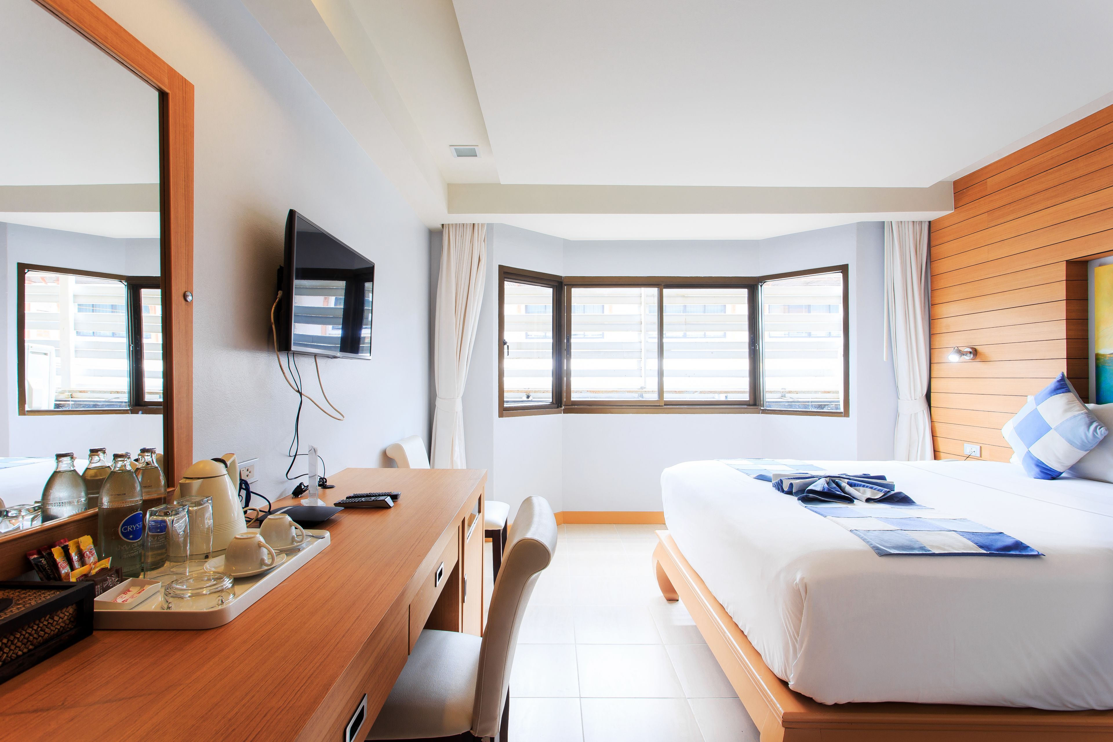 standard room | in-room safe, desk, rollaway beds, free wifi