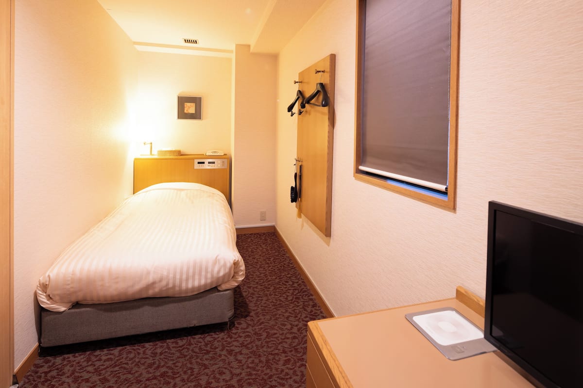 [Non-Smoking] Western Single Room (No-View) | In-room safe, WiFi (free), bed sheets