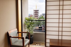 Zweibettzimmer, Nichtraucher (Japanese Twin Room "Kiku") | Blick vom Balkon