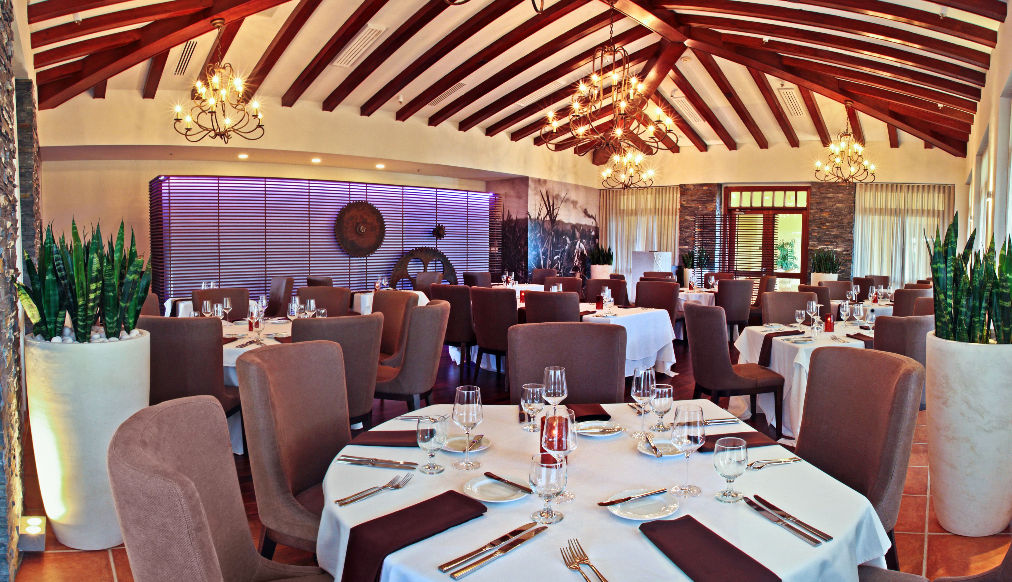 5 restaurants; breakfast, lunch, and dinner served