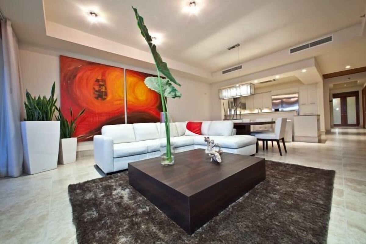 Condo, 3 Bedrooms | Living room | 47-inch LCD TV with cable channels, TV