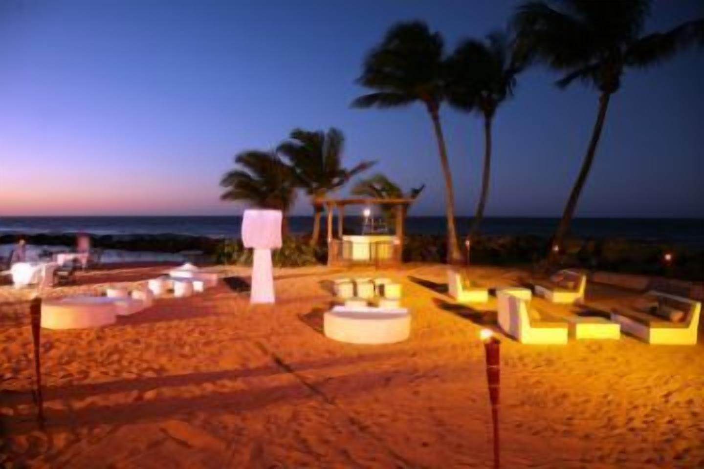 Private beach nearby, beach massages, 2 beach bars