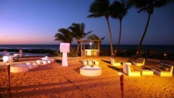 Private beach nearby, beach massages, 2 beach bars