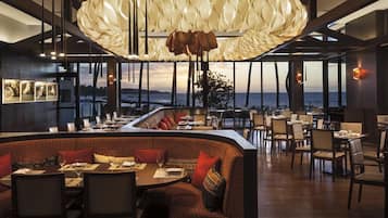 5 restaurants, breakfast, lunch, dinner served; Caribbean cuisine