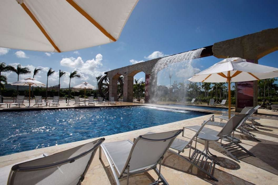 Outdoor pool, pool umbrellas