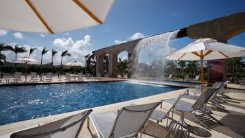 Outdoor pool, pool umbrellas