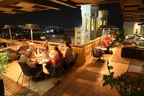 3 restaurants, spécialités Cuisine internationale