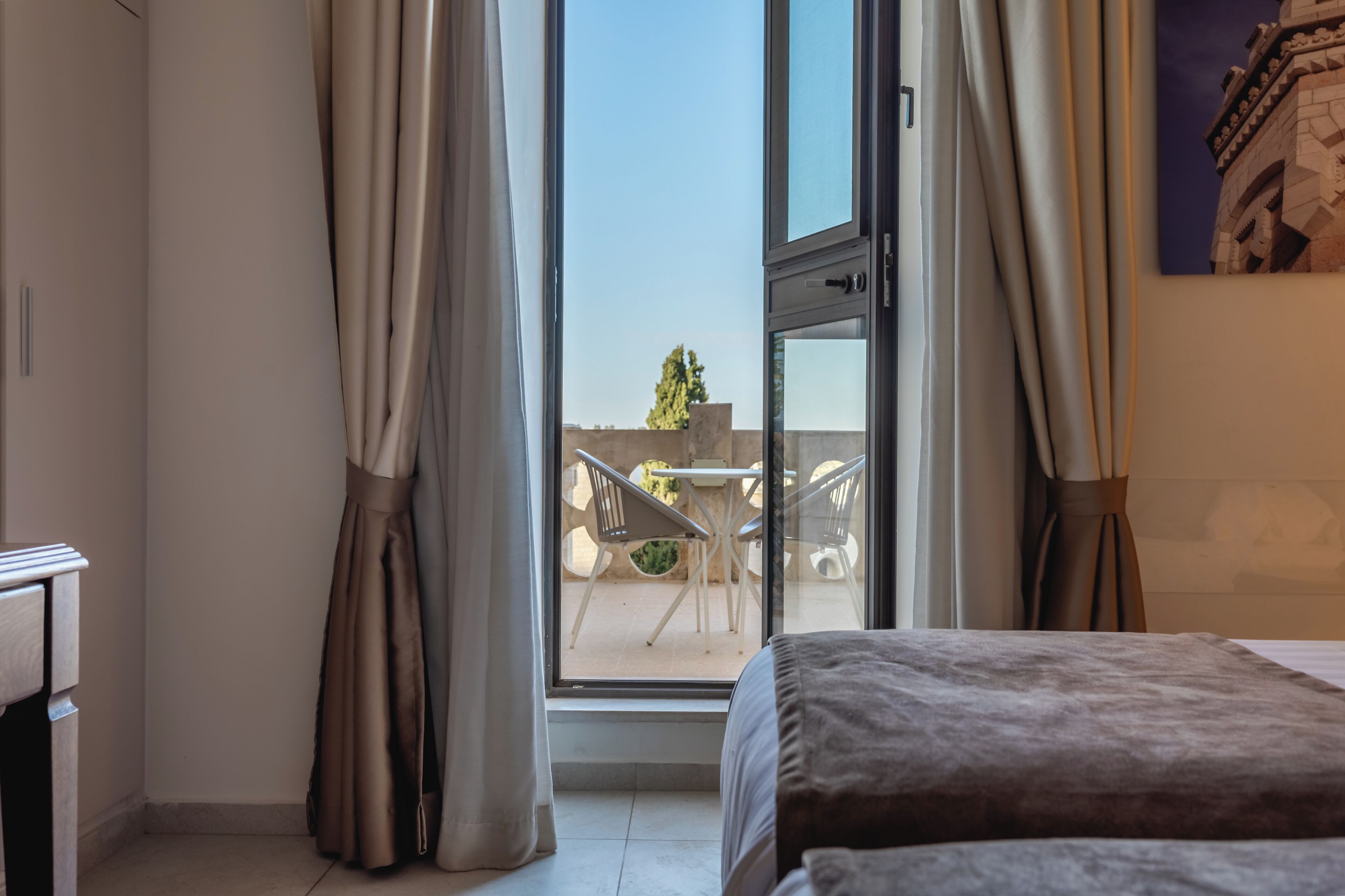 standard twin room, terrace | 1 bedroom, in-room safe, desk, laptop workspace