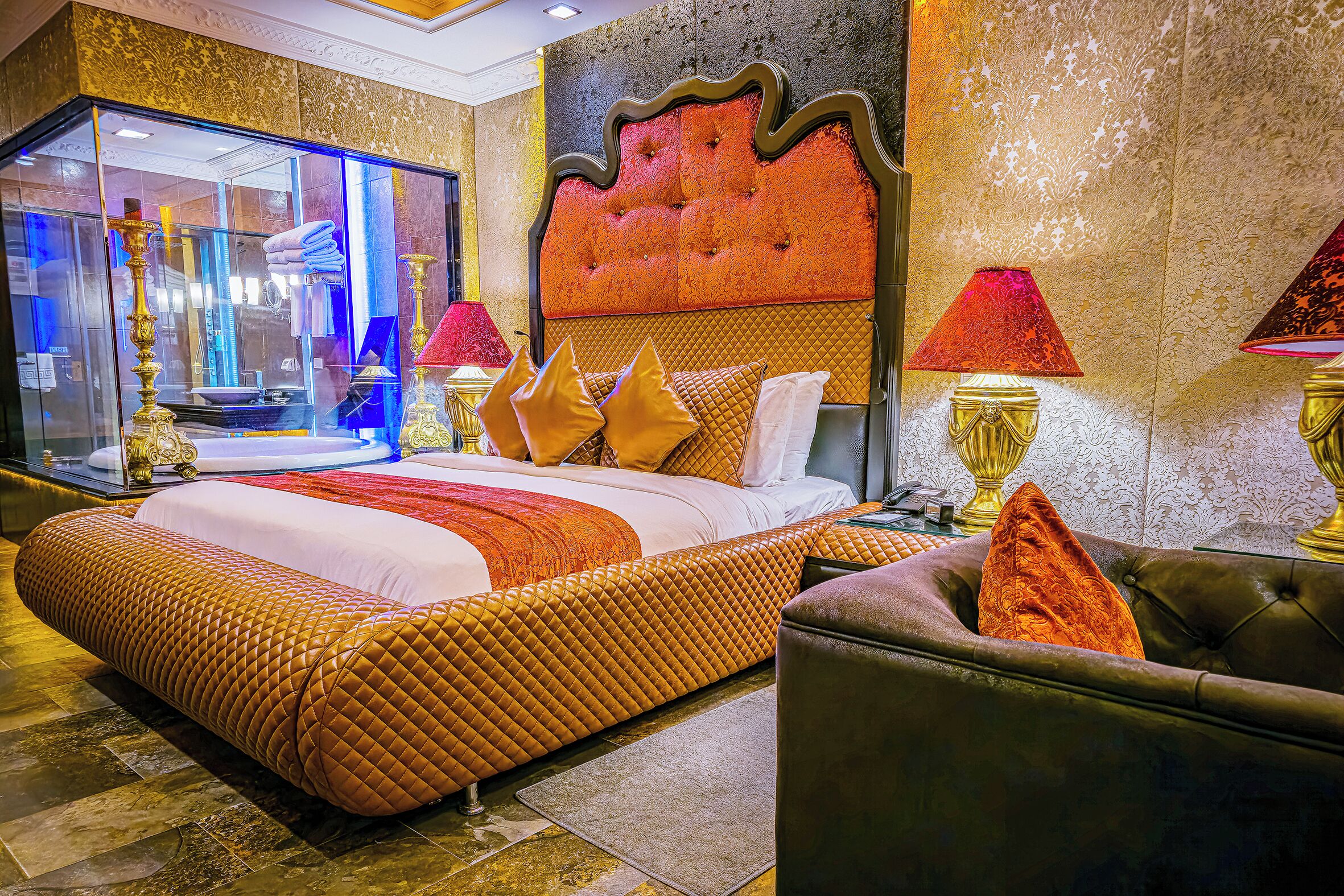 Suite | Sengetøy av topp kvalitet, minibar og safe på rommet