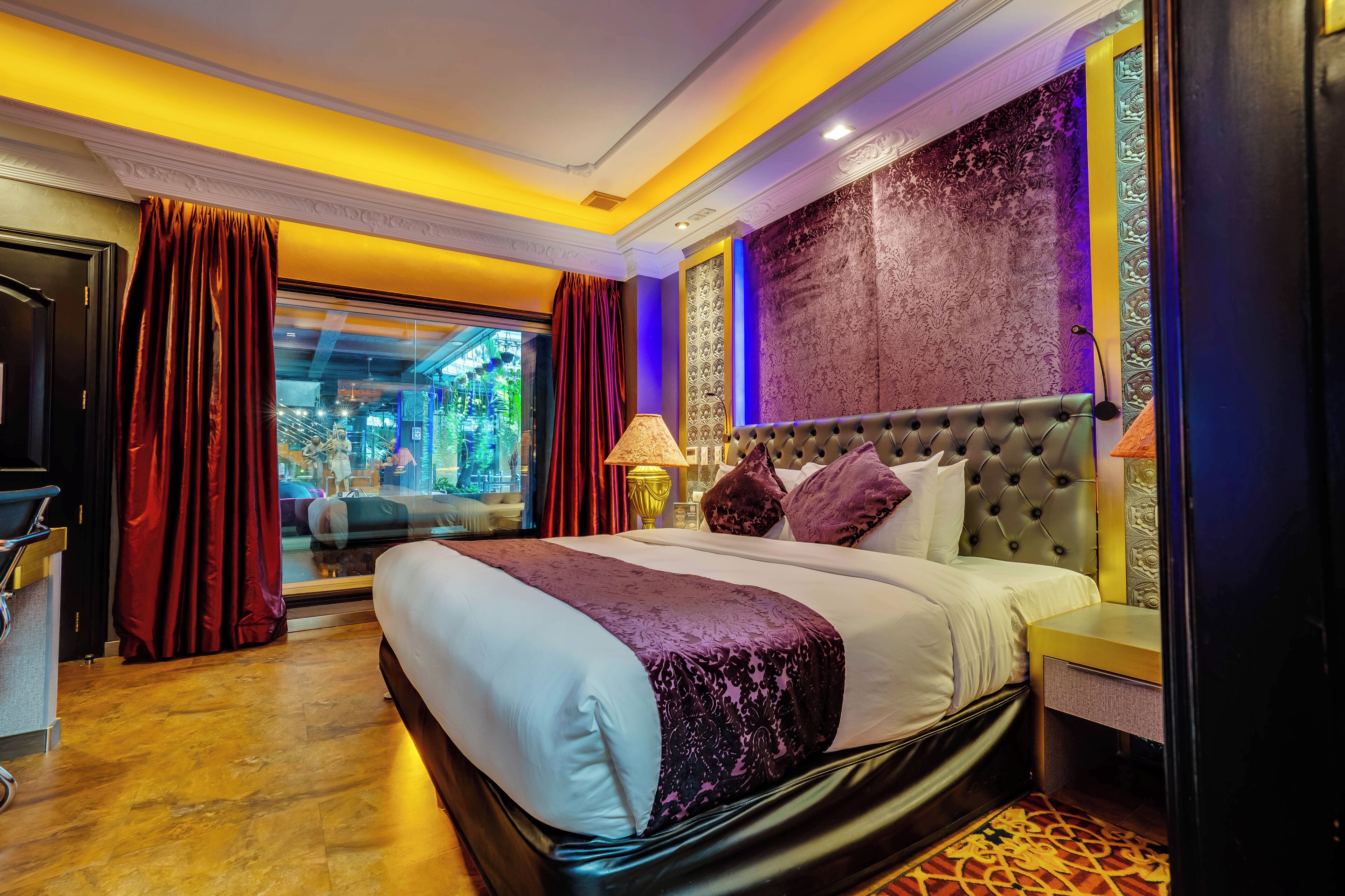 Suite – junior, 1 kingsize-seng | Sengetøy av topp kvalitet, minibar og safe på rommet