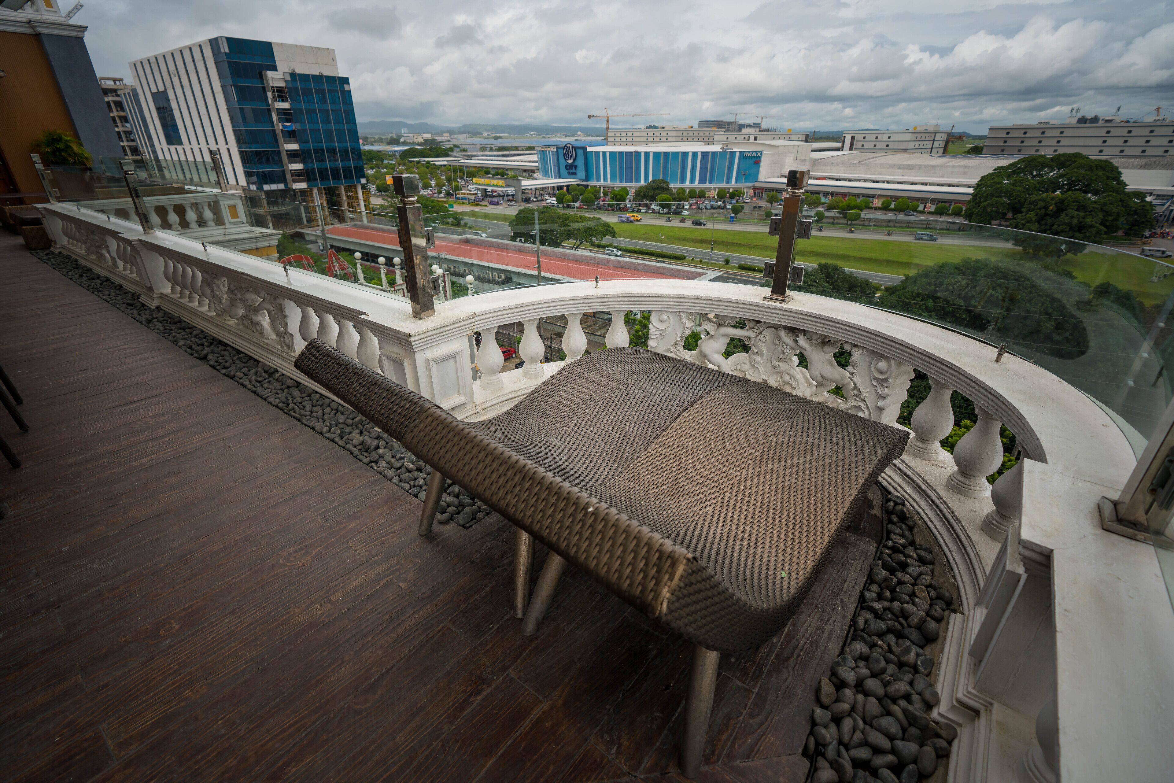 new millennium penthouse 2-bedroom suite, 2 big round beds | city view