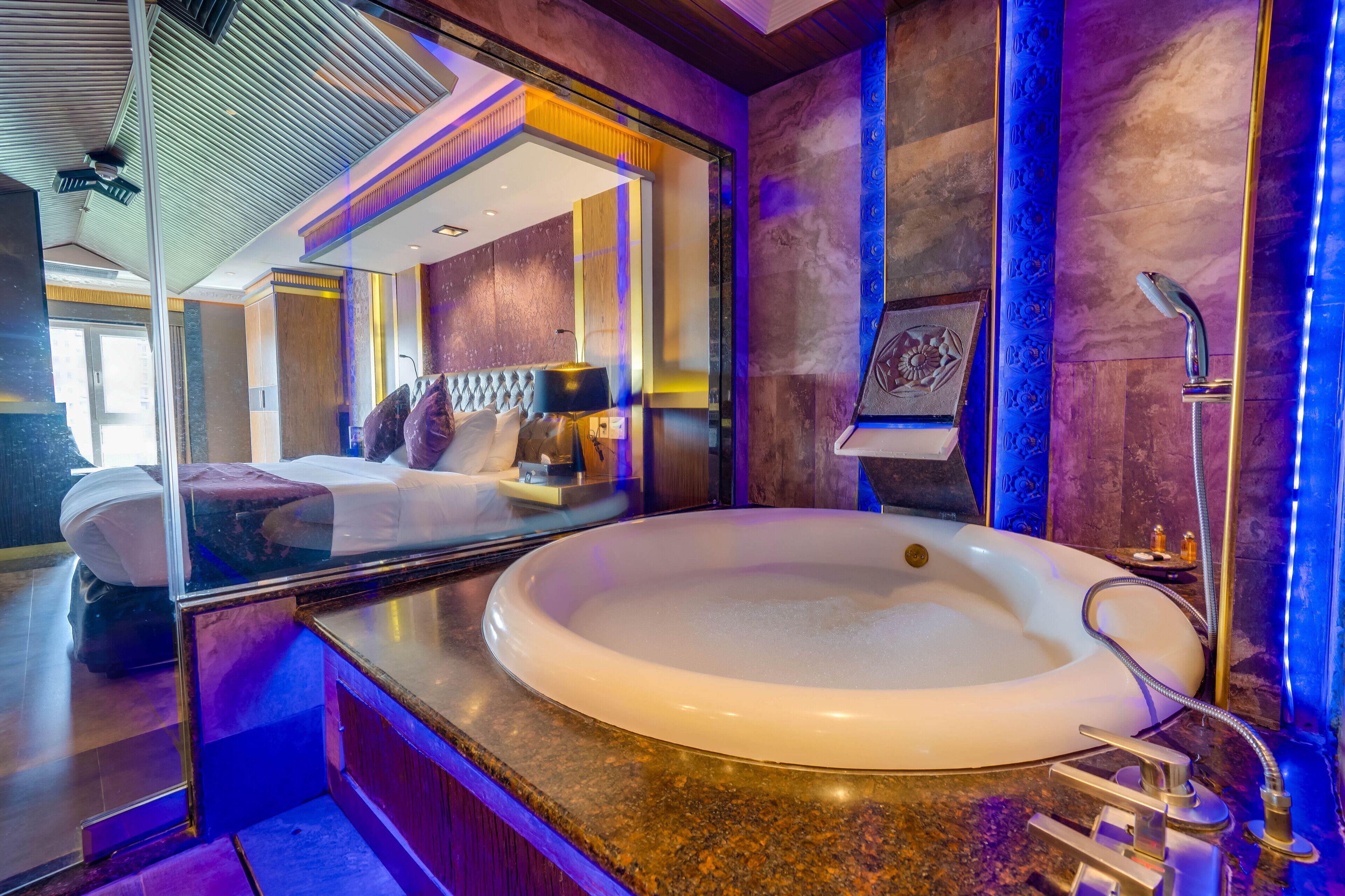 aqua suite | deep-soaking bathtub