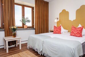 Tweepersoonskamer | Een bureau, verduisterende gordijnen, gratis wifi, beddengoed