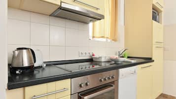 Apartment, 2 Bedrooms | Private kitchen