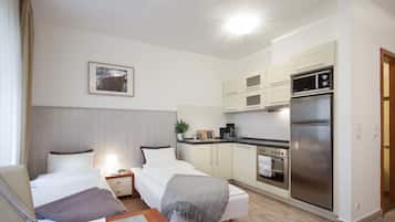 Standard Twin Room | Private kitchen | Full-sized fridge, microwave, oven, stovetop