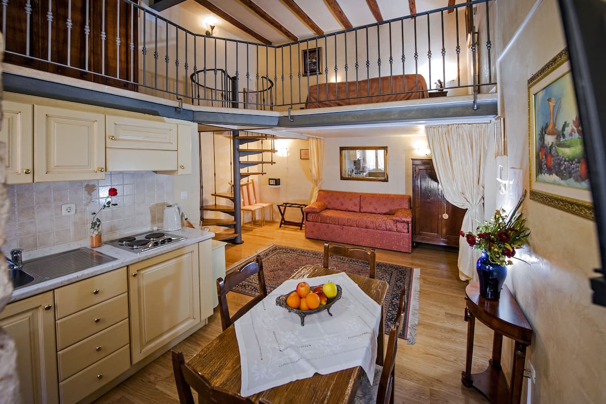 duplex | private kitchen | fridge, espresso maker, coffee/tea maker, electric kettle