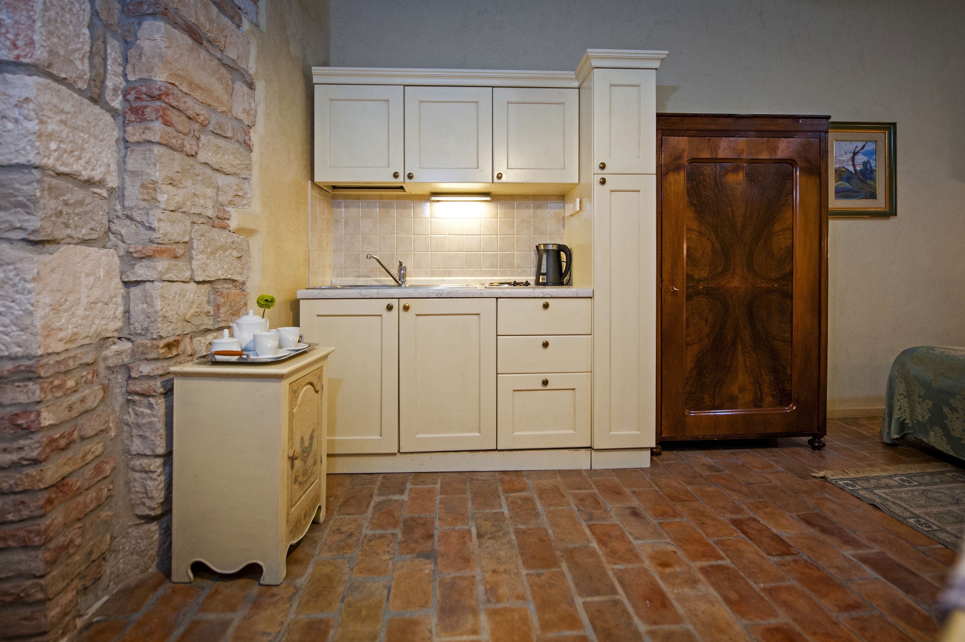 studio | private kitchen | fridge, espresso maker, coffee/tea maker, electric kettle