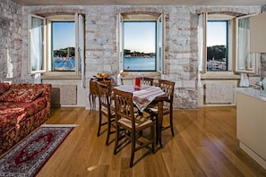 Apartment, 1 Bedroom, Sea View | Living area