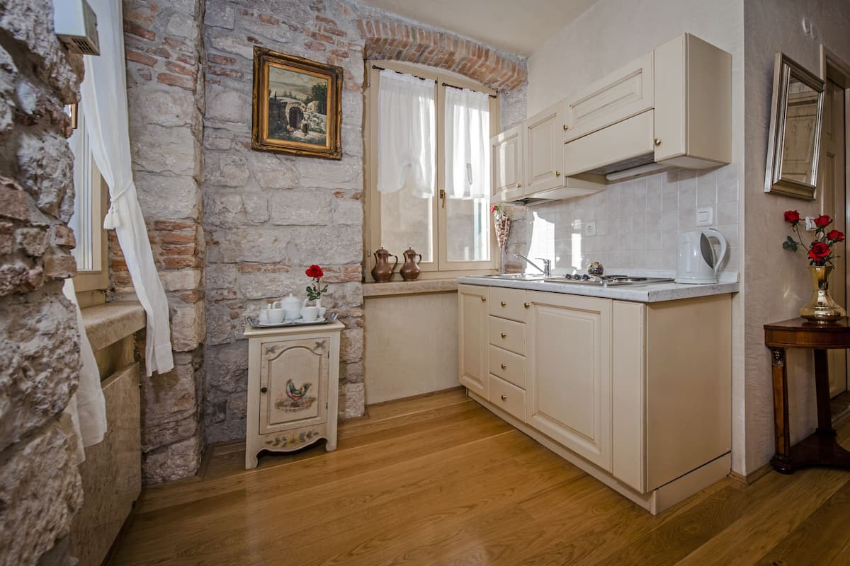 apartment, 1 bedroom, sea view | private kitchen | fridge, espresso maker, coffee/tea maker, electric kettle