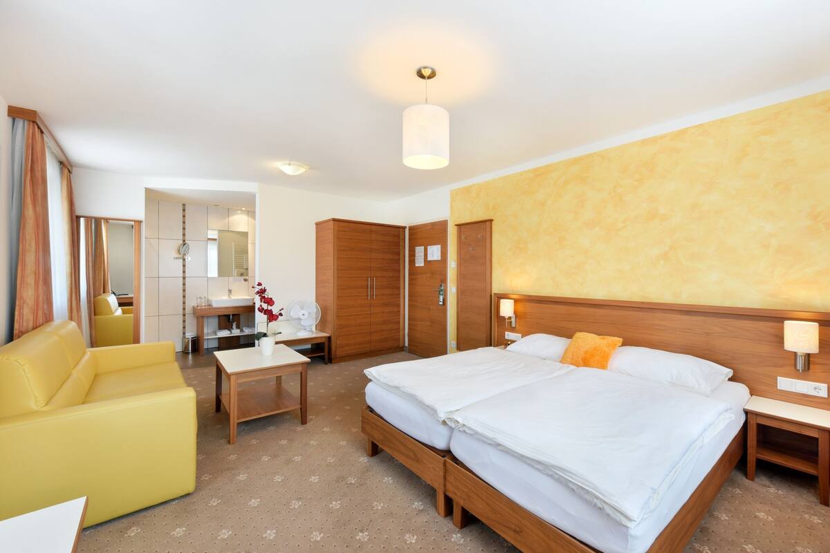 Comfort Double Room | Pillow-top beds, minibar, in-room safe, desk