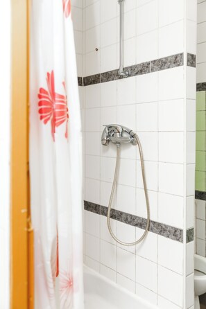 Bathroom shower - Simple Stay - Fresh Start May 2026 (Nice)