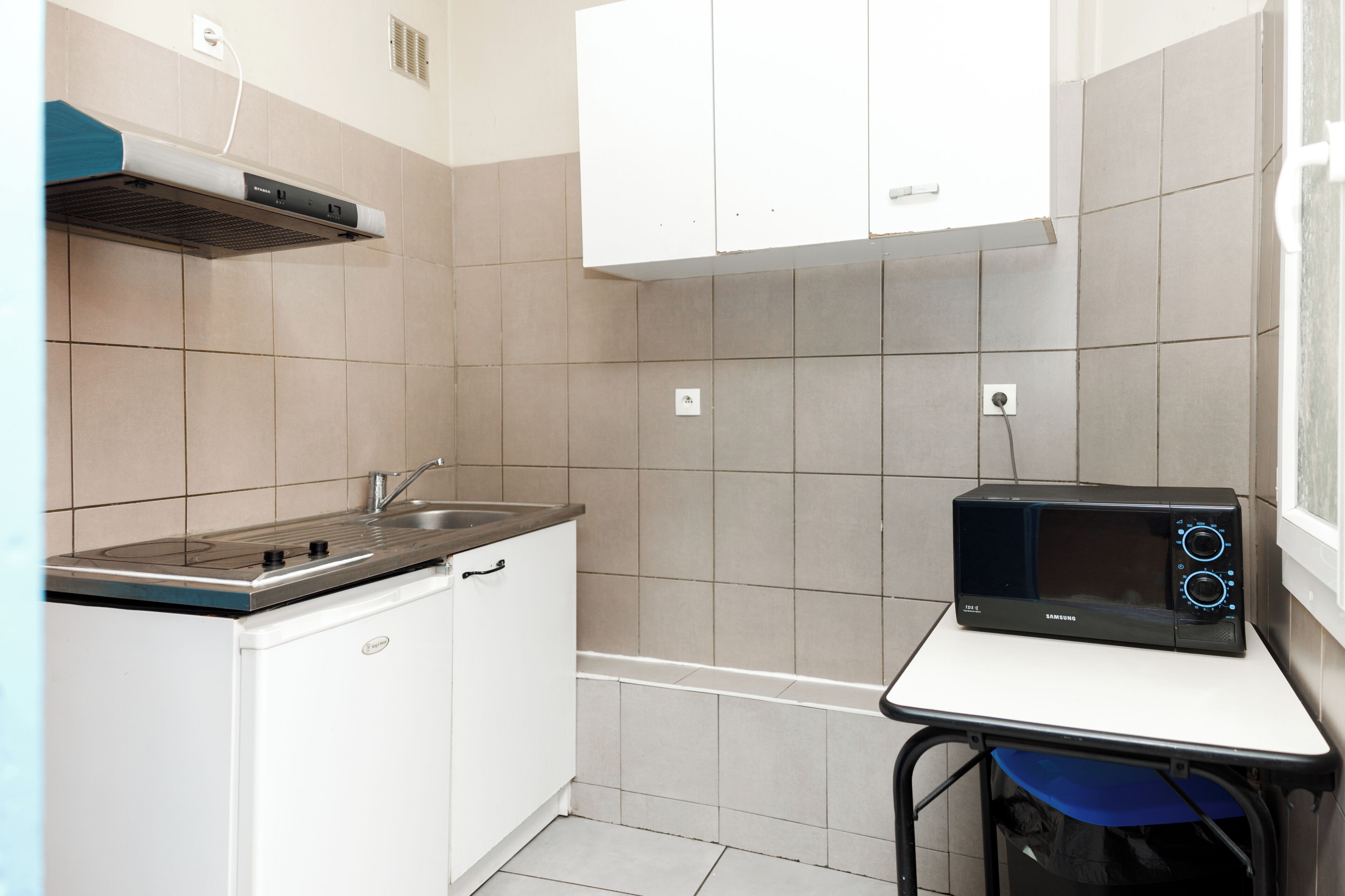 Studio Familial | Coin cuisine privé | Micro-ondes, plaque de cuisson