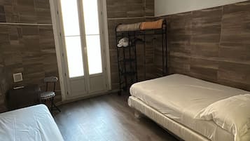 Chambre triple Confort | Accès au Wi-Fi (inclus)