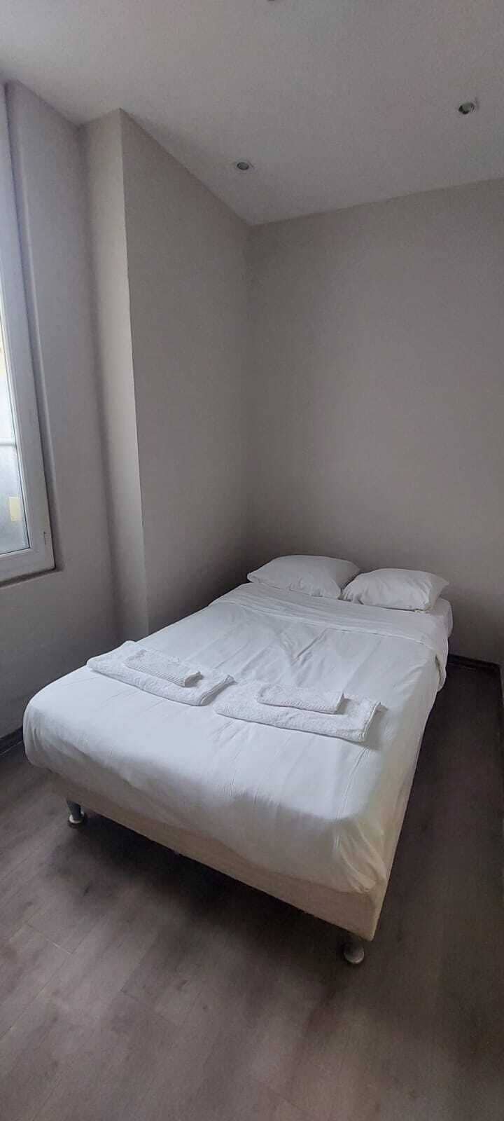 Chambre Double Confort, coin cuisine | Bureau, Wi-Fi gratuit, draps fournis