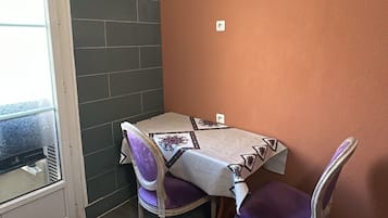 Family Double Room, Non Smoking, Kitchenette | Free WiFi