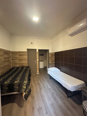 Economy Double Room | Free WiFi - Hotel Altea (Nice)