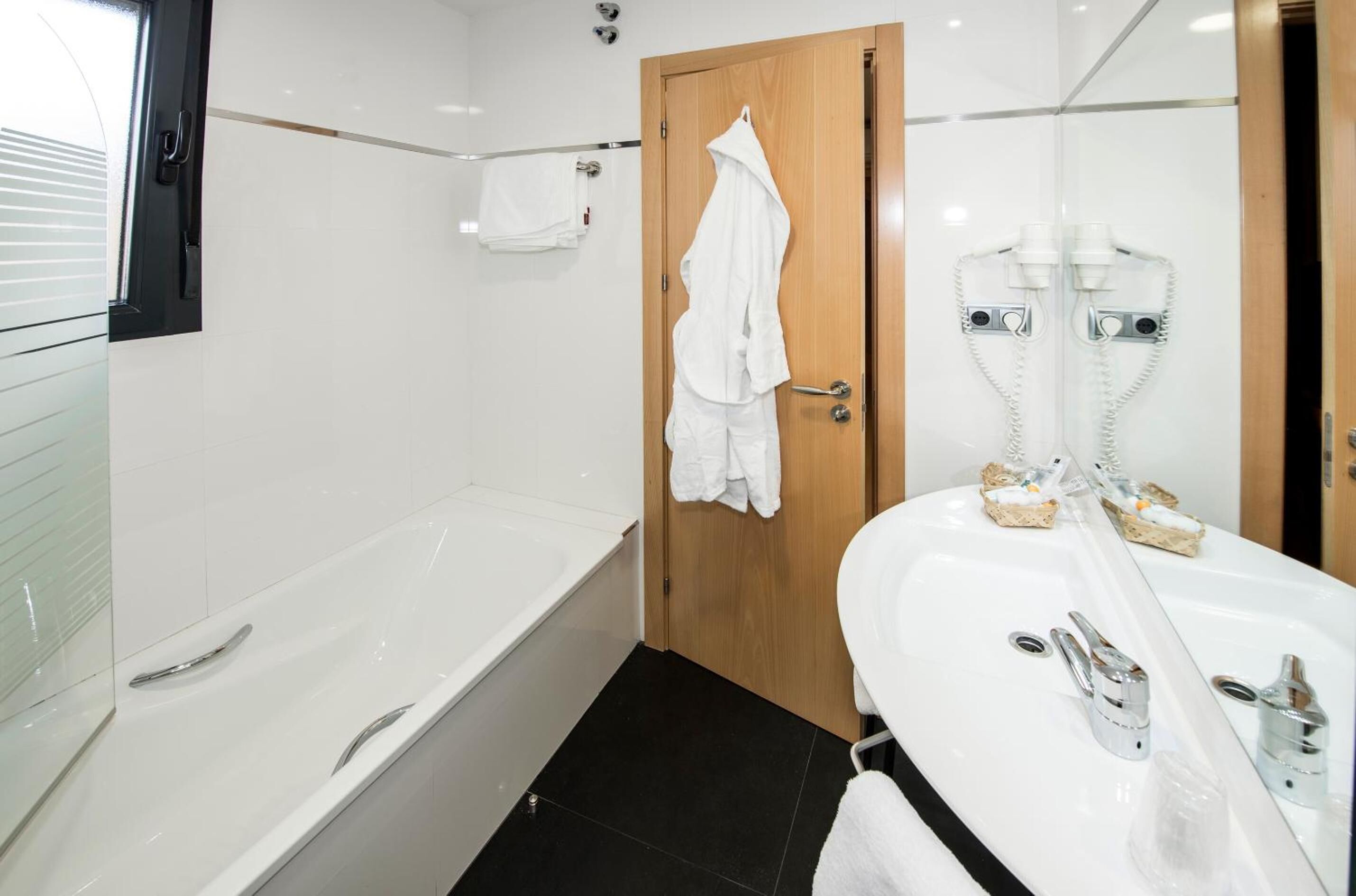 double room | bathroom | free toiletries, hair dryer, towels