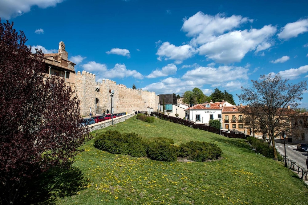 Photo of Hotel Puerta De La Santa