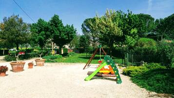 Children’s play area – outdoor