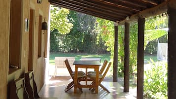 Bao gồm bữa sáng đầy đủ hàng ngày