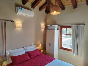 Kamar Double Standar, 1 Tempat Tidur Queen | Seprai premium, busa memori, minibar, dan brankas