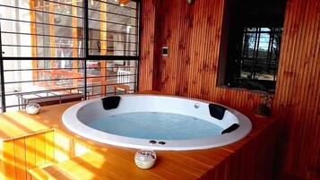 Bañera de hidromasaje interior